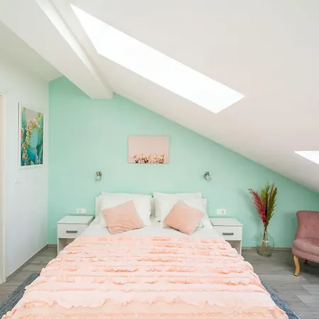Ingrid Apartment *